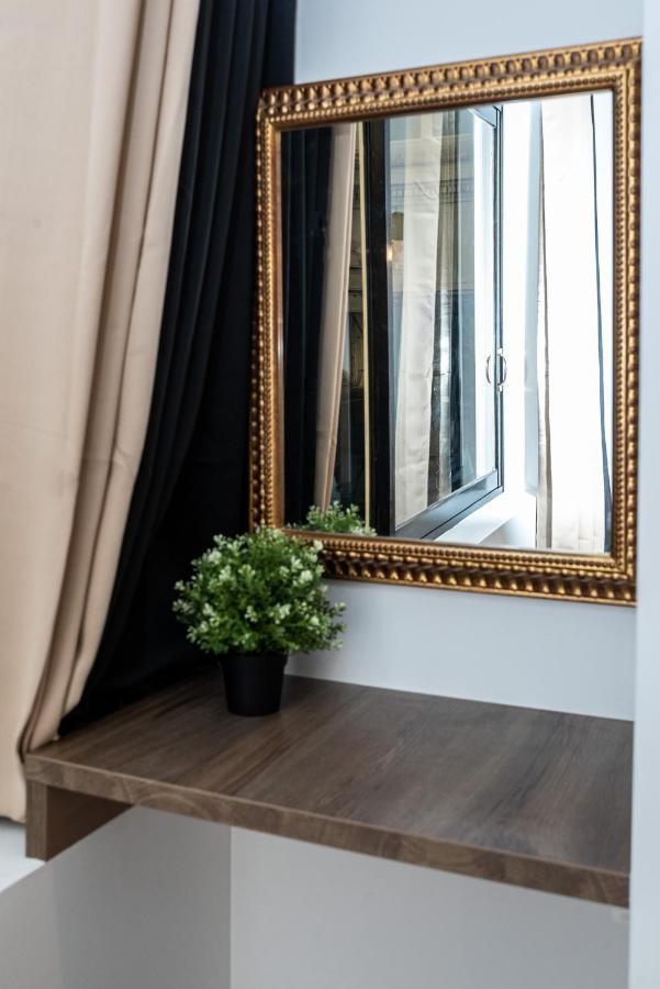Luxurious Triplex - Marais & Montorgueil Lejlighed Paris Eksteriør billede